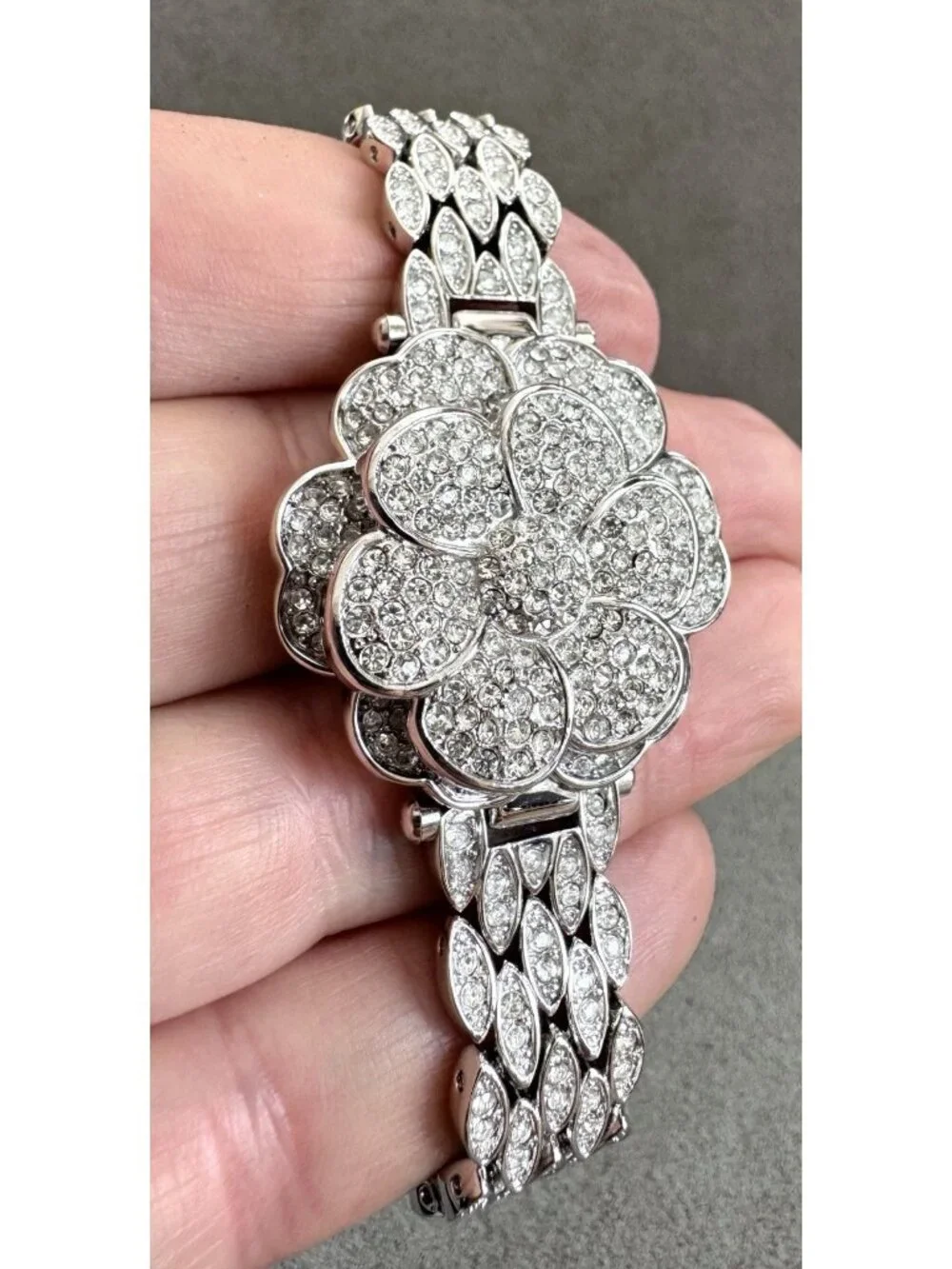 NIB Vtg SUZANNE SOMERS FLOWER Hidden WATCH with 2 BANDS -Crystals +Black -Unworn